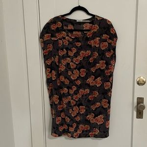 EUC Kimchi Blue 💯 Silk Black Floral Shift Dress with Peach Roses Large